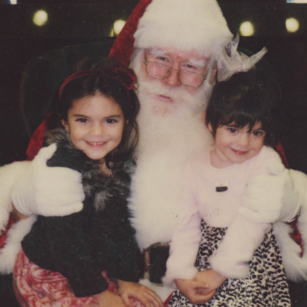 كيم وكلوي فى الطفولة