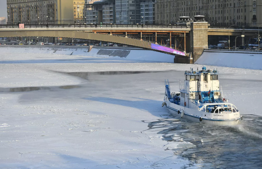 سفينة في نهر موسكو