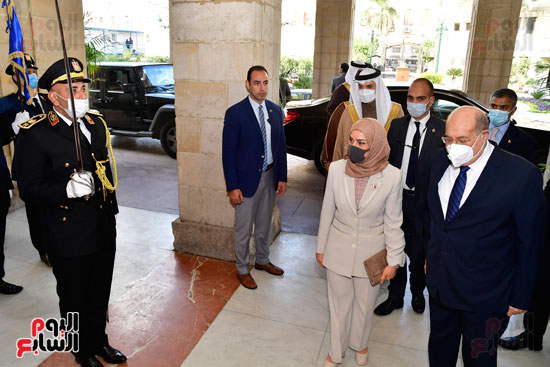 لقاء المستشار عبد الوهاب عبد الرزاق رئيس مجلس الشيوخ مع السيدة (10)