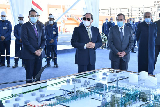 الرئيس السيسي يفتتح مشروعات تنموية عملاقة في الصعيد (1)