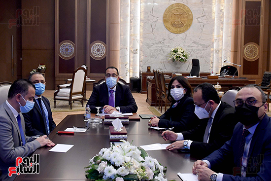 رئيس الوزراء يتابع موقف توفير أراضى المبادرة الرئاسية سكن لكل المصريين (4)