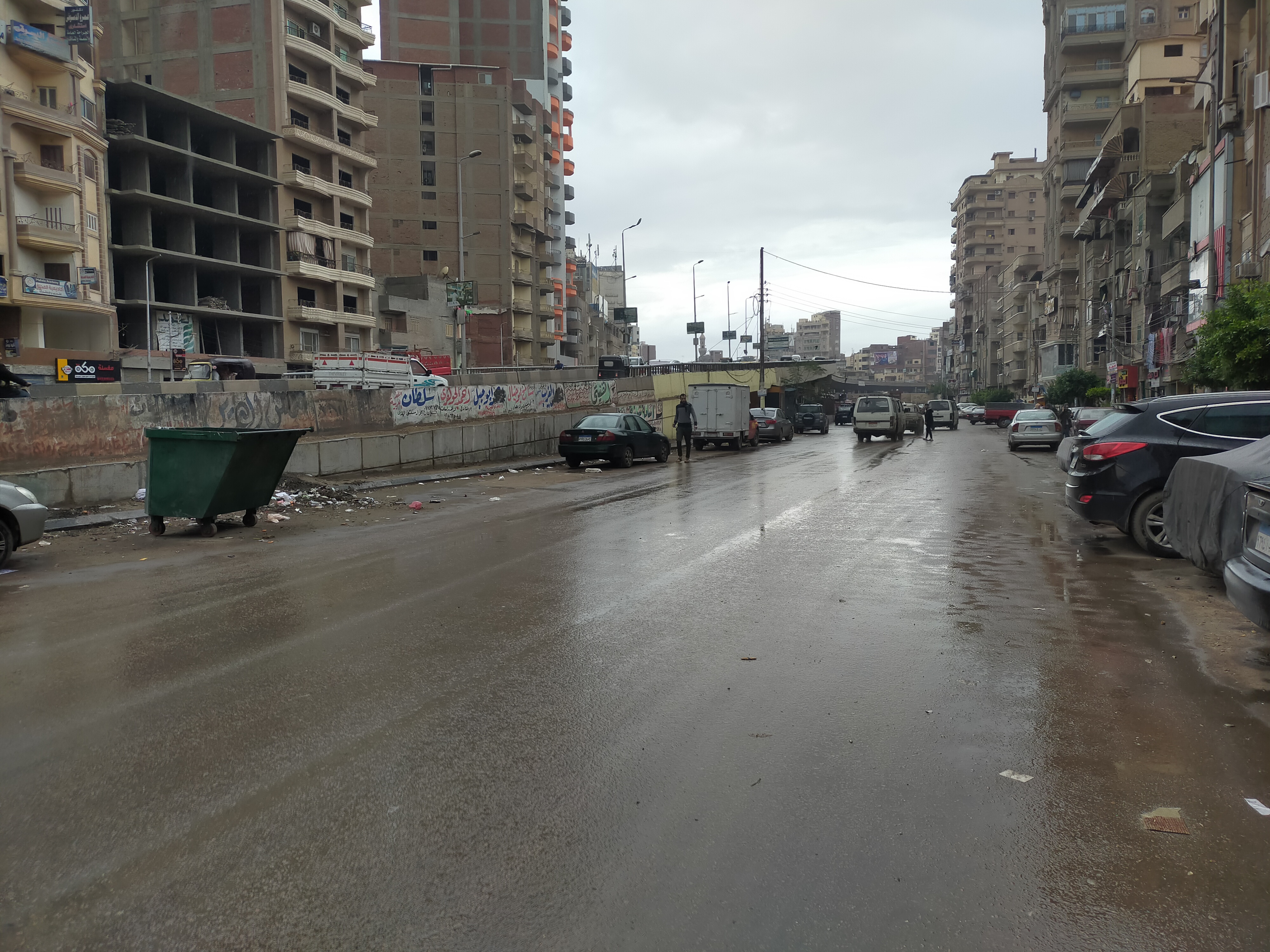هطول أمطار متوسطة وسماء ملبدة بالغيوم ونشاط للرياح طقس محافظة الغربية