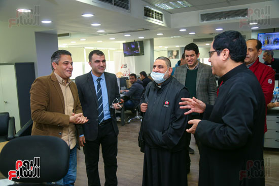 الأباء الكاثوليك داخل صالة تحرير اليوم السابع
