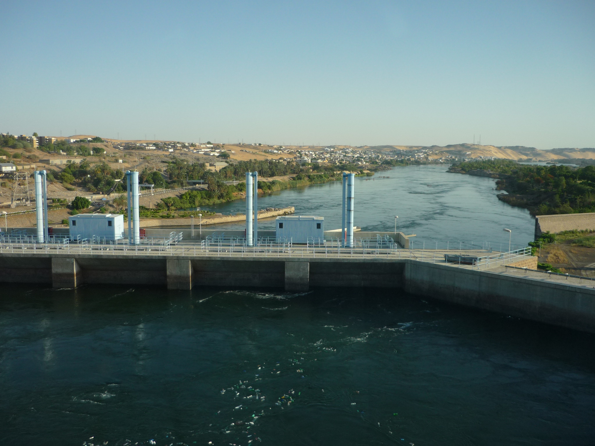 النيل أمام محطات الخزان