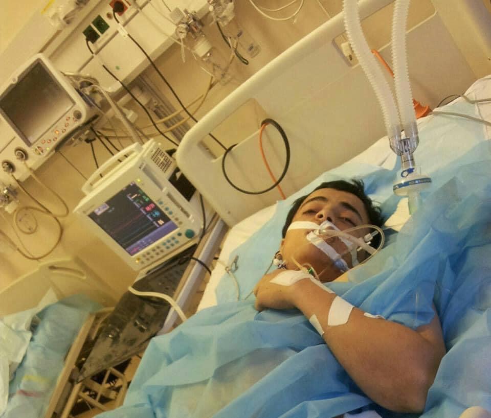 عبد الله الغرياني خلال تلقيه العلاج بعد تفجير سيارته
