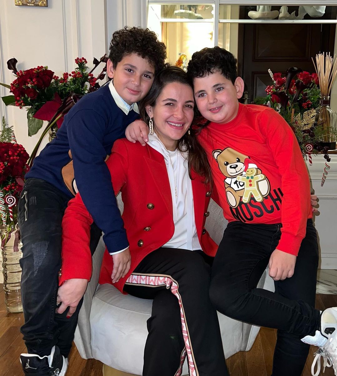 شام وشقيقيها على وآدم