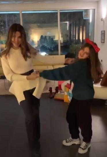 نانسي وابنتها