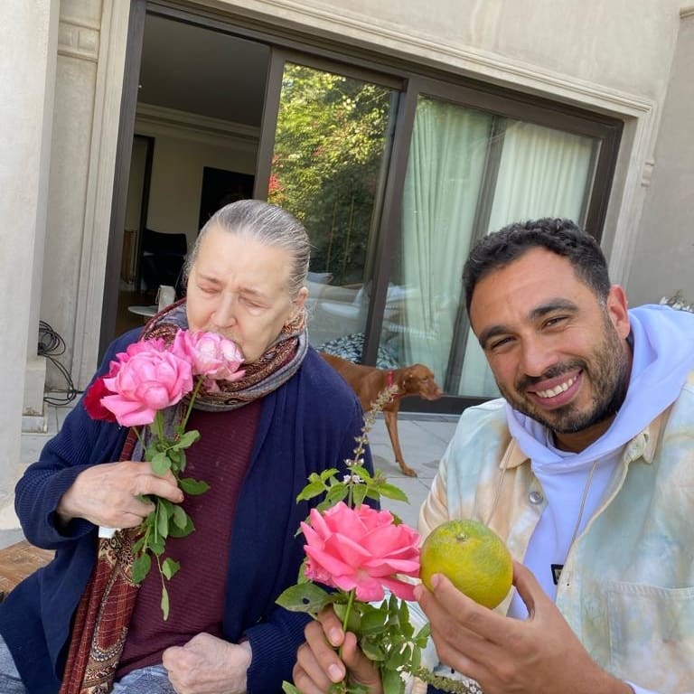 هشام عاشور ووالدة نيللي كريم