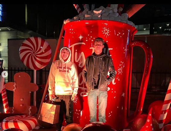 ابني هنا شيحة