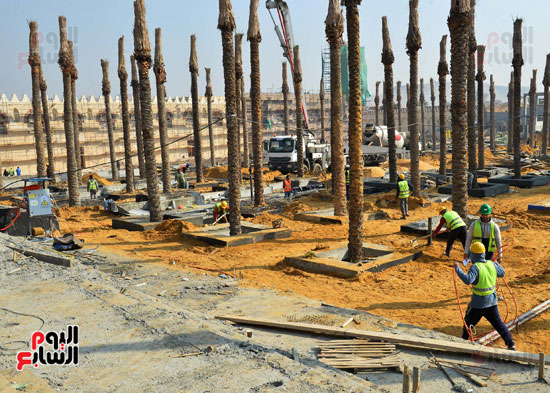محافظ القاهرة ومساعد أول رئيس الوزراء يتفقدان مواقع عمل مشروع حدائق الفسطاط (13)