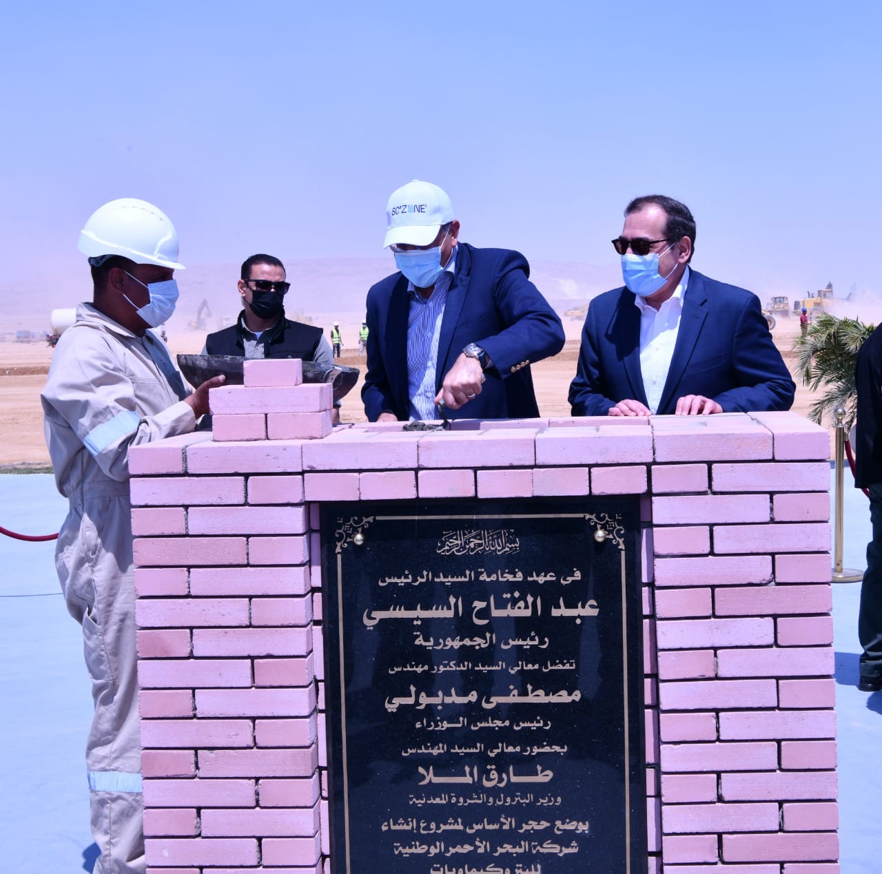 رئيس الوزراء خلال وضع حجر أساس مشروع البحر الأحمر للبتروكيماويات