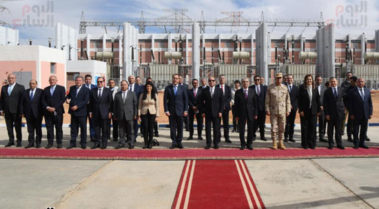 الرئيس السيسى يفتتح محطة بنبان ومشروعات كهرباء بالصعيد (8)