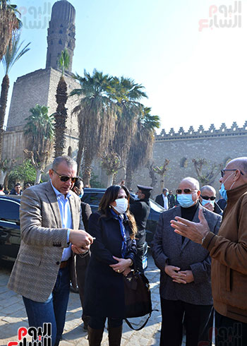 محافظ القاهرة ومساعد رئيس الوزراء يتفقدان مشروع إعادة احياء القاهرة التاريخية (8)