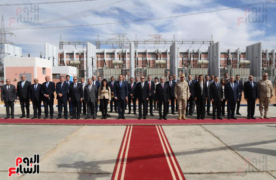 الرئيس السيسى يفتتح محطة بنبان ومشروعات كهرباء بالصعيد (1)
