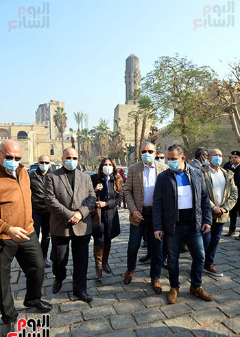محافظ القاهرة ومساعد رئيس الوزراء يتفقدان مشروع إعادة احياء القاهرة التاريخية (12)