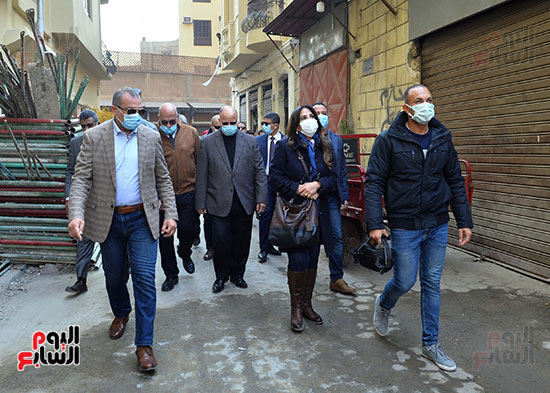 محافظ القاهرة ومساعد رئيس الوزراء يتفقدان مشروع إعادة احياء القاهرة التاريخية (19)