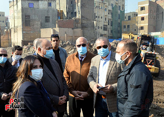 محافظ القاهرة ومساعد رئيس الوزراء يتفقدان مشروع إعادة احياء القاهرة التاريخية (10)