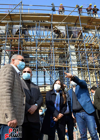 محافظ القاهرة ومساعد أول رئيس الوزراء يتفقدان مواقع عمل مشروع حدائق الفسطاط (10)
