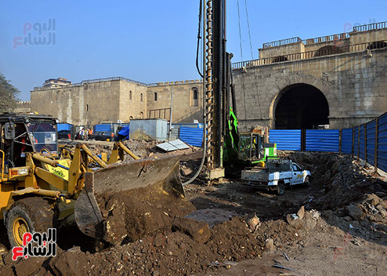 محافظ القاهرة ومساعد رئيس الوزراء يتفقدان مشروع إعادة احياء القاهرة التاريخية (5)