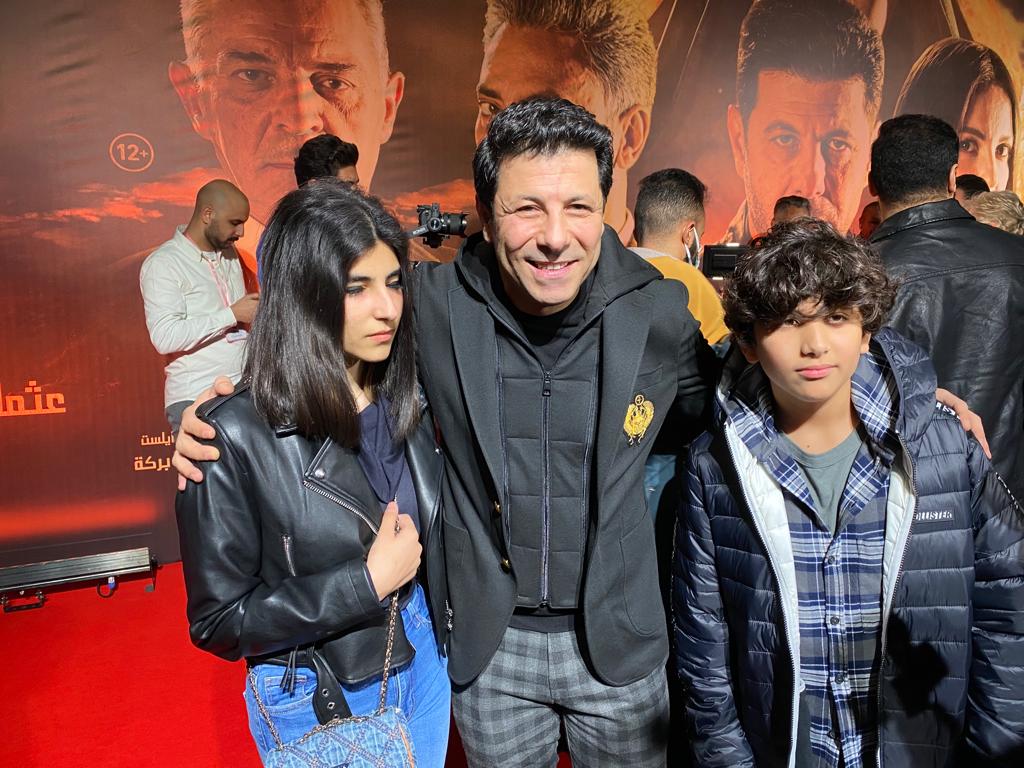 اياد نصار يصطحب ابنه وابنته في عرض خاص فيلمه الكاهن (1)