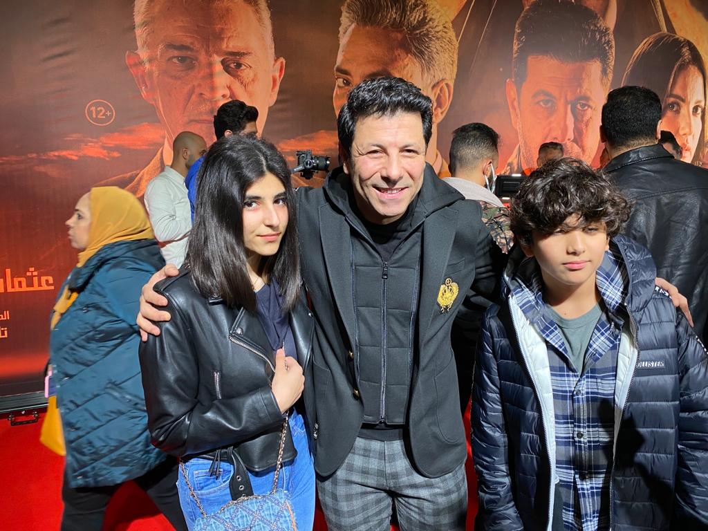 اياد نصار يصطحب ابنه وابنته في عرض خاص فيلمه الكاهن (2)