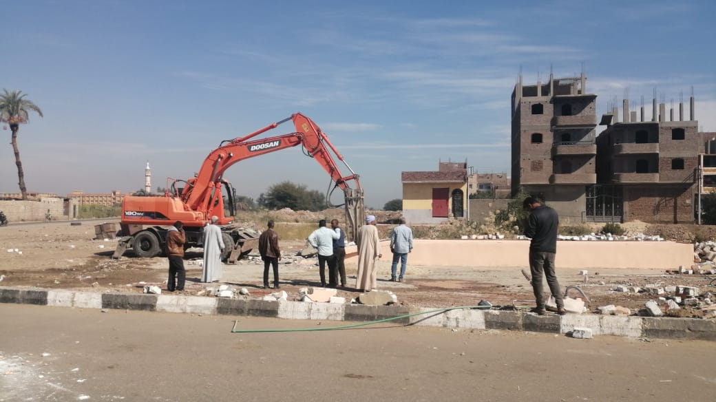 جانب من حملات إزالة التعديات بالأقصر