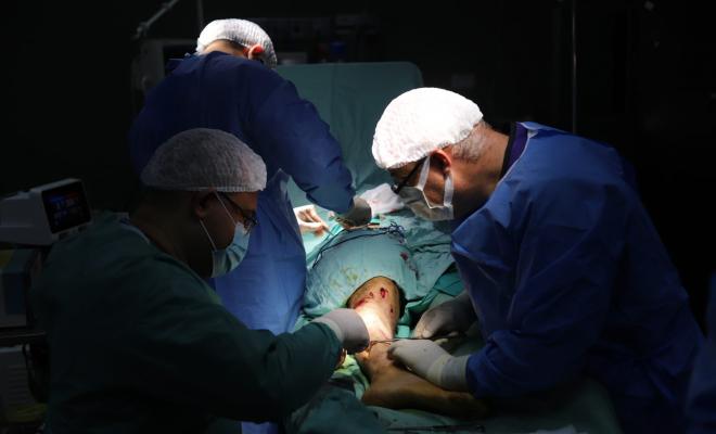 الوفد الطبي المصري يجري عمليات في غزة
