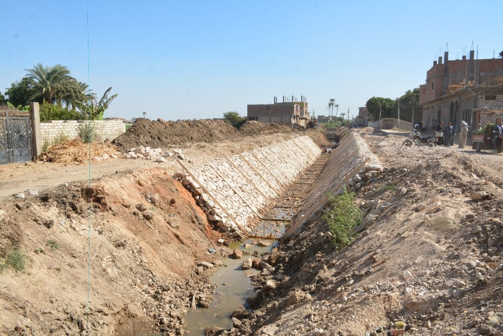 المشروع القومى لتبطين الترع بمحافظة سوهاج  (4)
