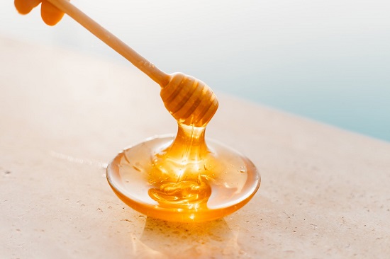 وصفات طبيعية لتفتيح البشرة بالعسل