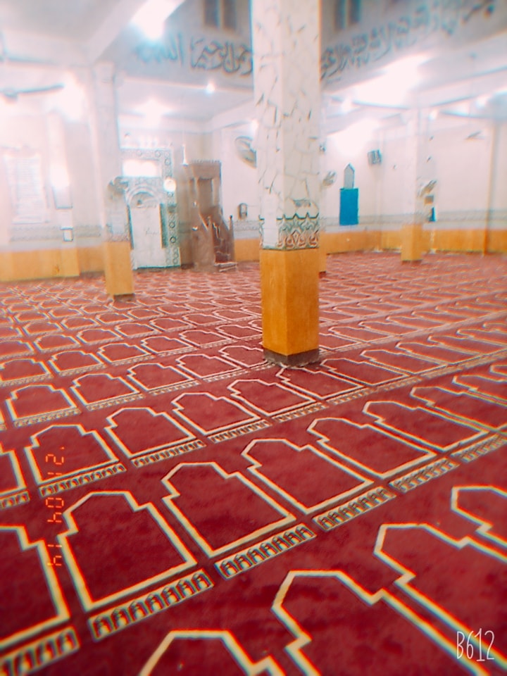 جانب من فرش المسجد بمدينة الطود