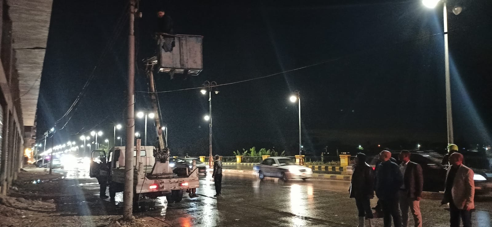 محافظ بنى سويف يتفقد أعمال شفط وكسح مياه الأمطار بالشوارع والميادين (6)