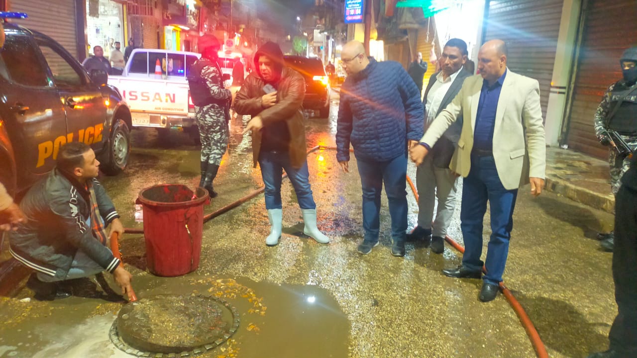 محافظ بنى سويف يتفقد أعمال شفط وكسح مياه الأمطار بالشوارع والميادين (3)