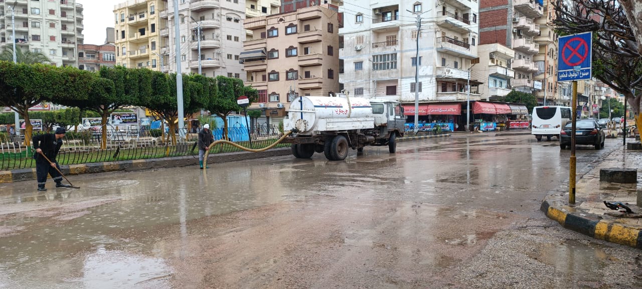 رفع مياه الامطار من شوارع مدينة كفر الشيخ