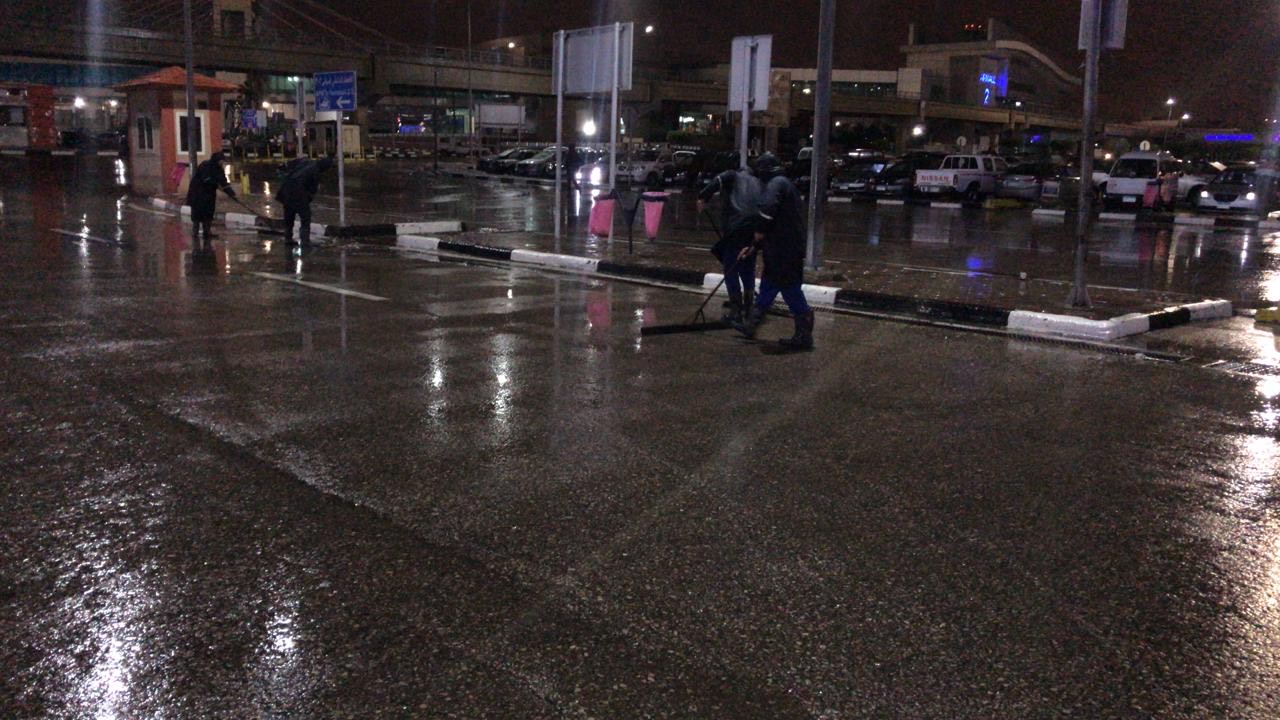انتشار فرق الطوارئ والمعدات لمواجهة سقوط الأمطار بمطار القاهرة (18)