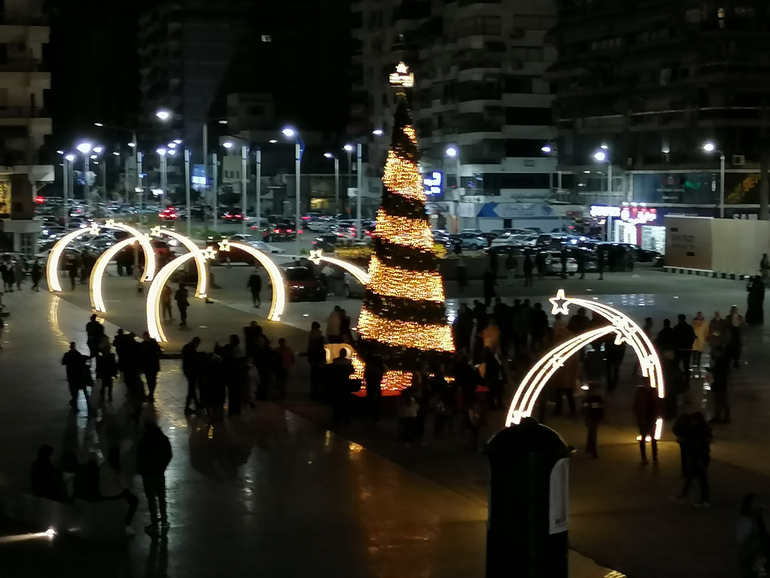 شجرة الكريسماس في ساحة مصر
