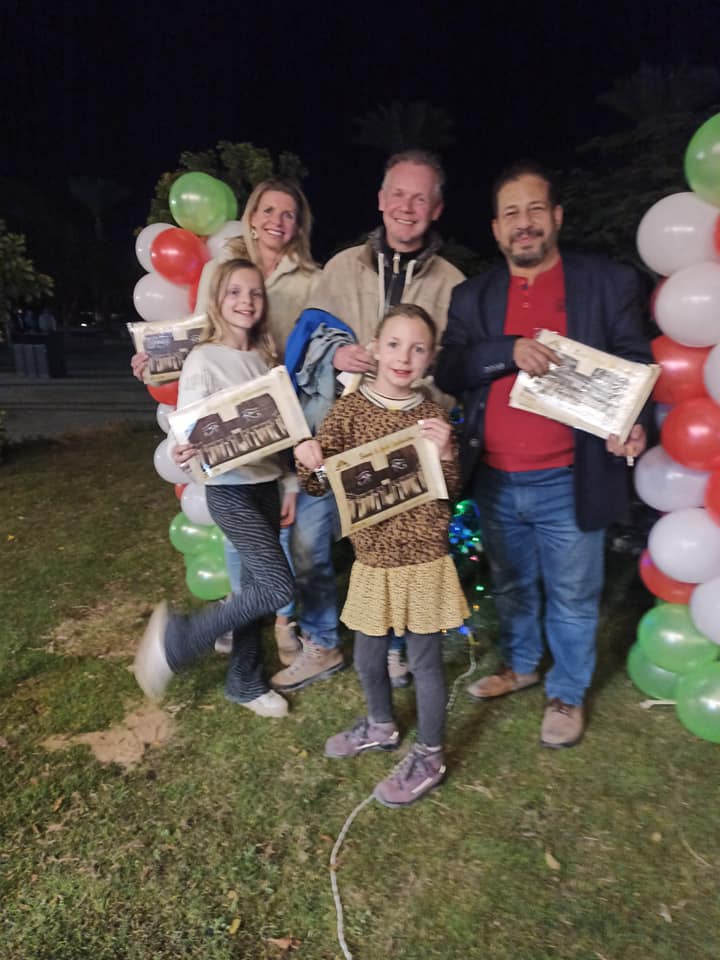 الصوت والضوء بالكرنك يحتفل بليلة رأس السنة بإستقبال السياح بالبالونات (1)