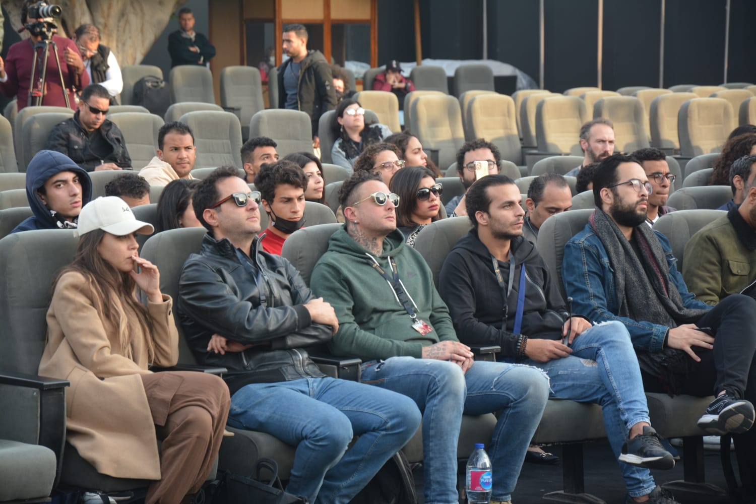 لورانس بندر تعرضت للضرب والتنمر بسبب ديانتي اليهودية وزملائي كانوا يخبسونح بالدواليب (1)