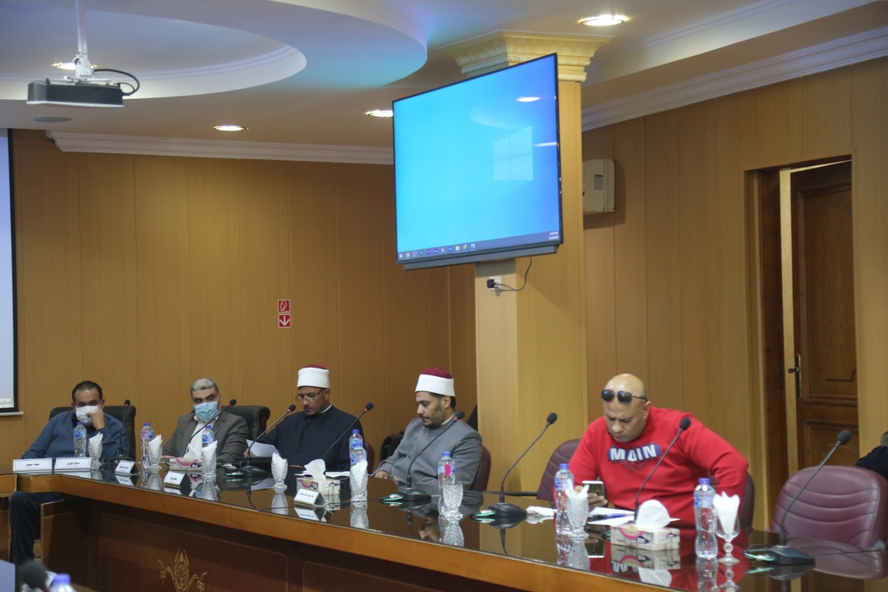 محافظ كفر الشيخ يناقش طلبات مجلسي النواب والشيوخ (5)