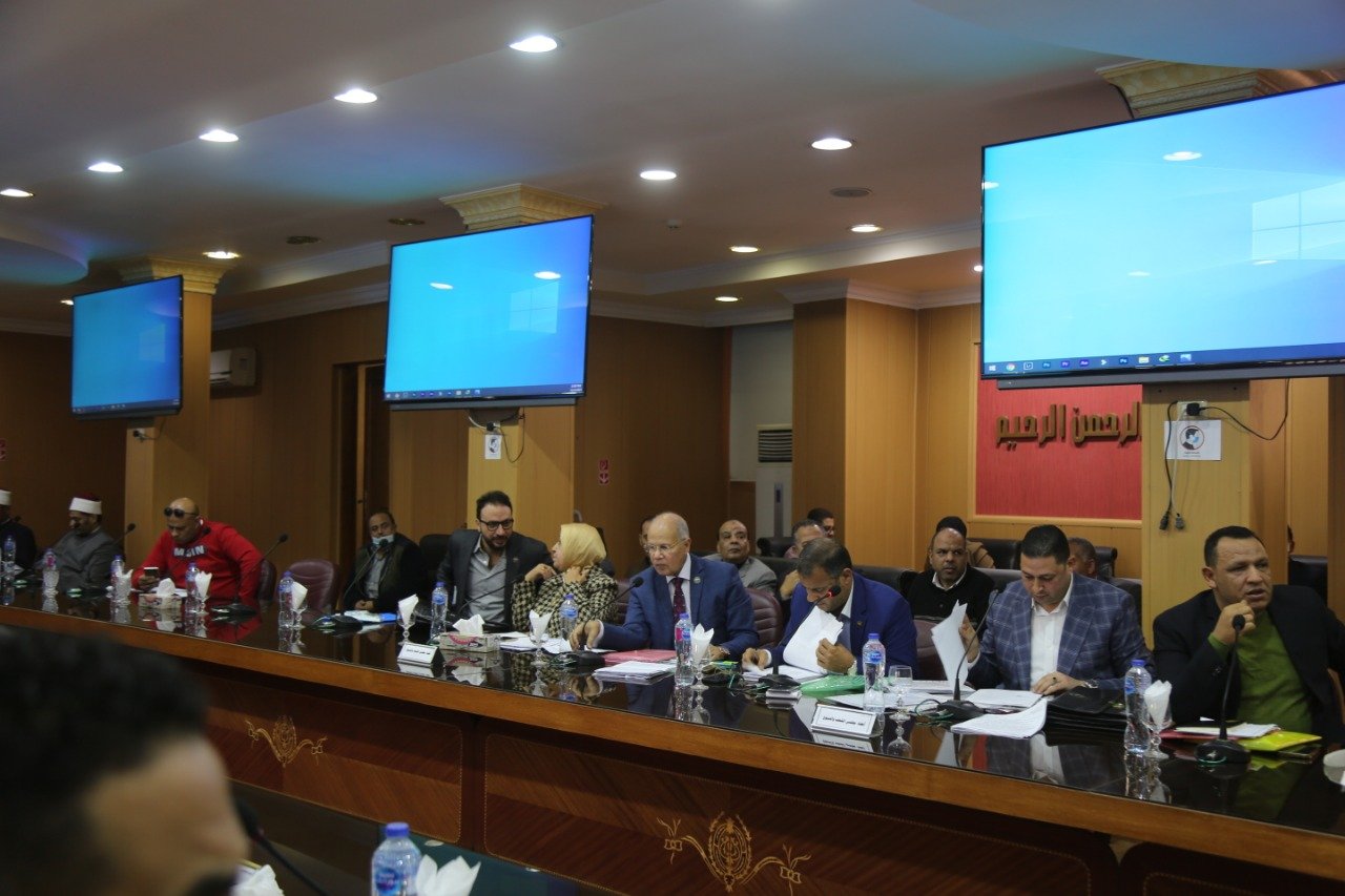 محافظ كفر الشيخ يناقش طلبات مجلسي النواب والشيوخ (4)