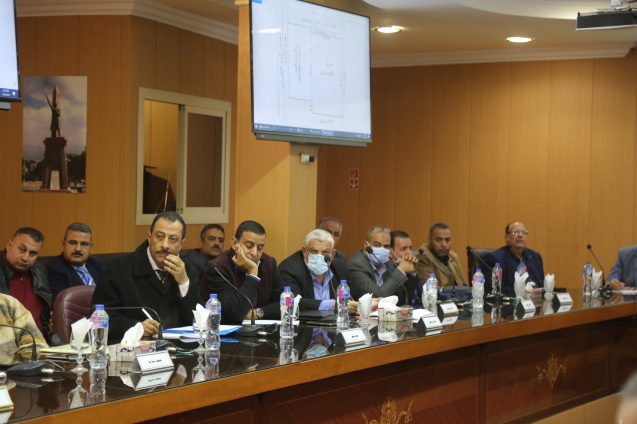 محافظ كفر الشيخ يناقش طلبات مجلسي النواب والشيوخ (12)