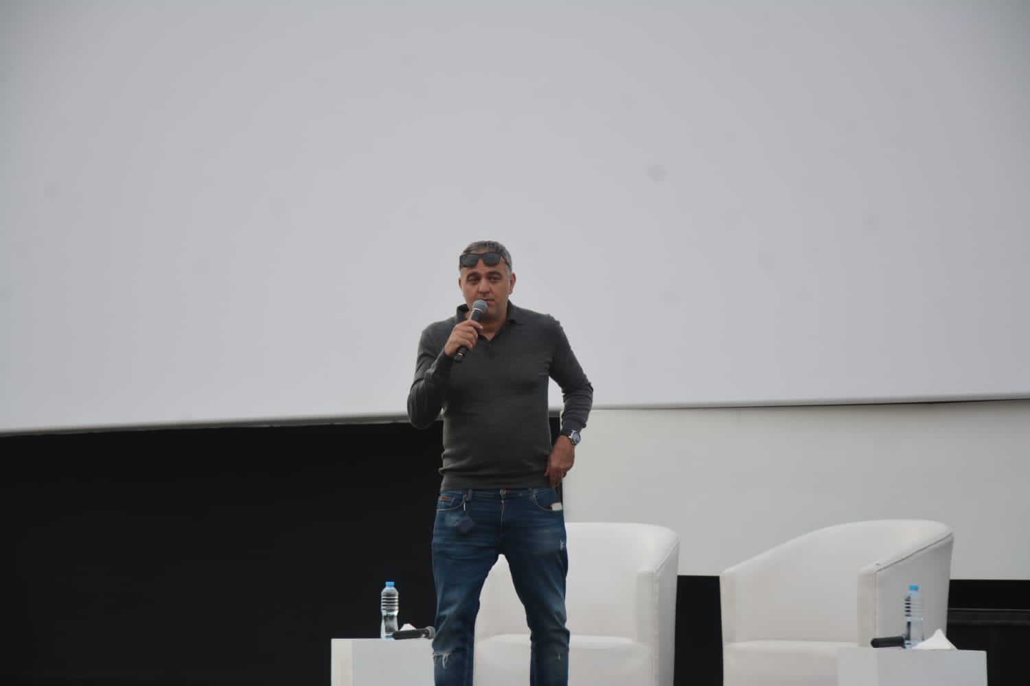 لورانس بندر تعرضت للضرب والتنمر بسبب ديانتي اليهودية وزملائي كانوا يخبسونح بالدواليب (2)