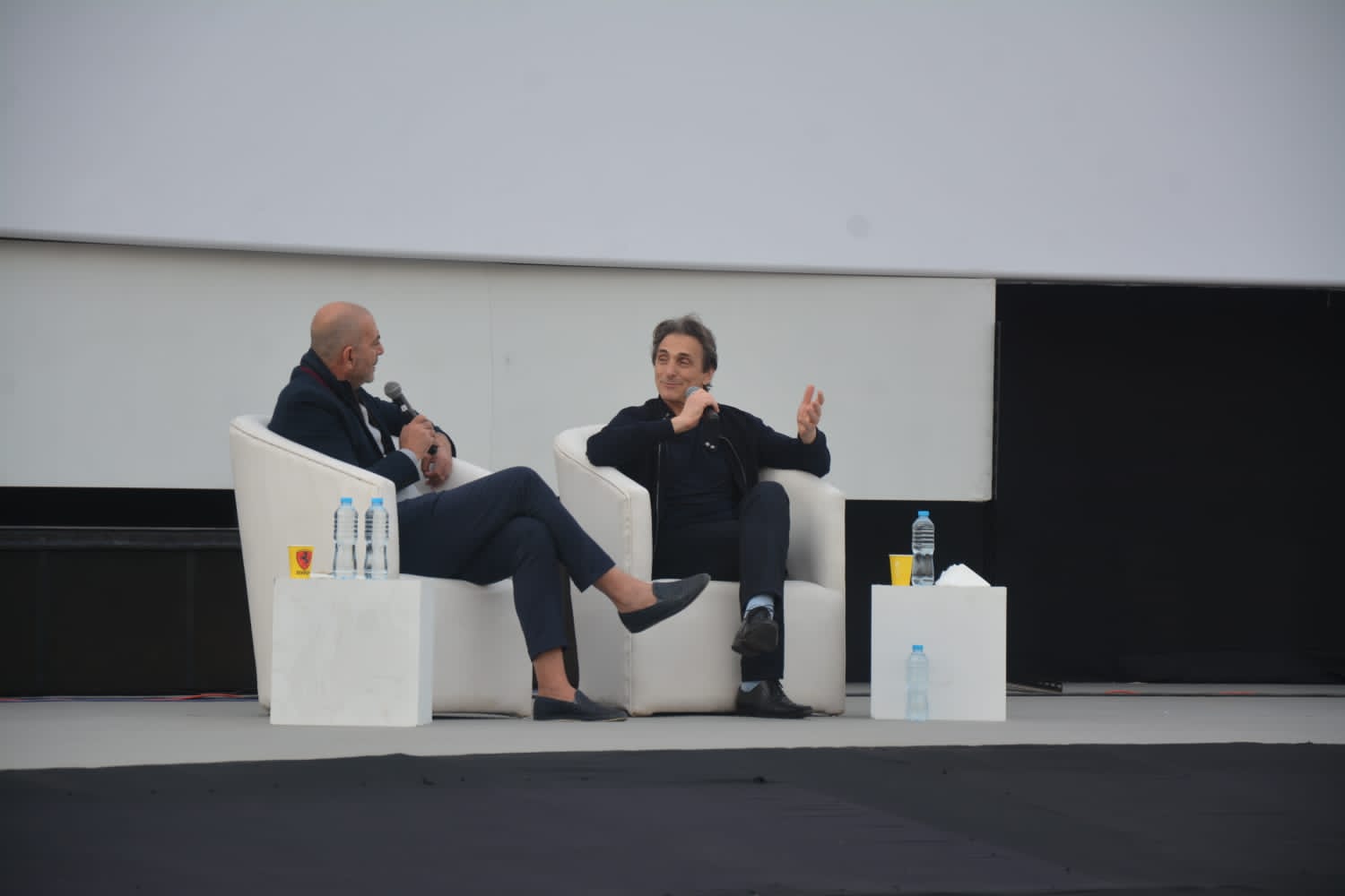 لورانس بندر تعرضت للضرب والتنمر بسبب ديانتي اليهودية وزملائي كانوا يخبسونح بالدواليب (4)