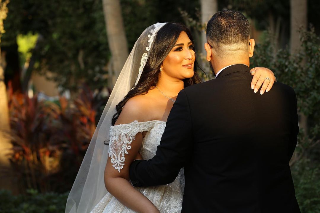 دنيا وزوجها