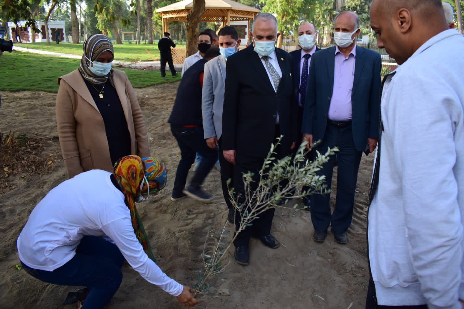 وزير الرى يشهد زراعة 1000 شجرة مثمرة بالقناطر الخيرية ضمن مبادرة شباب بتحب مصر