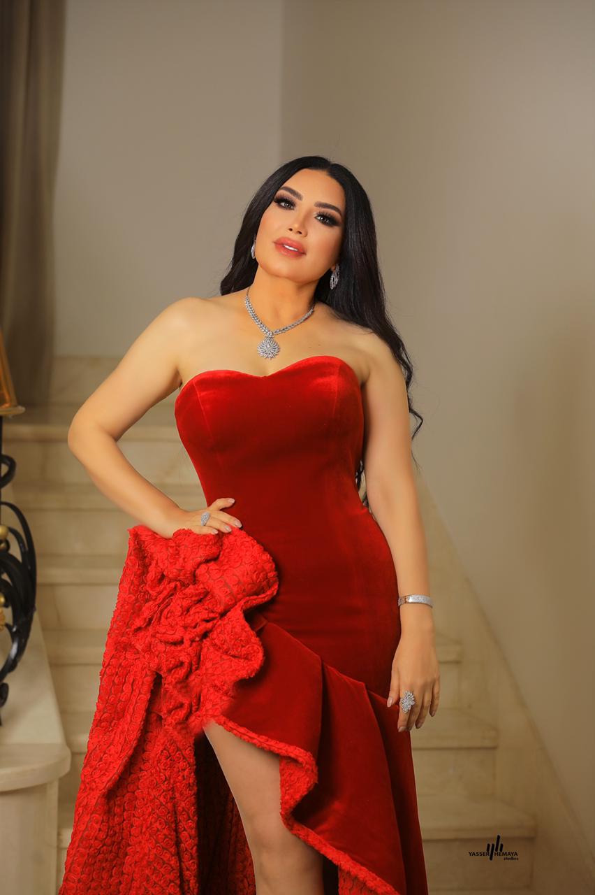 عبير صبرى تتألق بفستان أحمر أنيق لحضور حفل ختام مهرجان القاهرة (4)