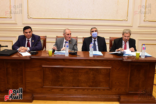 اجتماع لجنة الدفاع بمجلس الشيوخ (1)