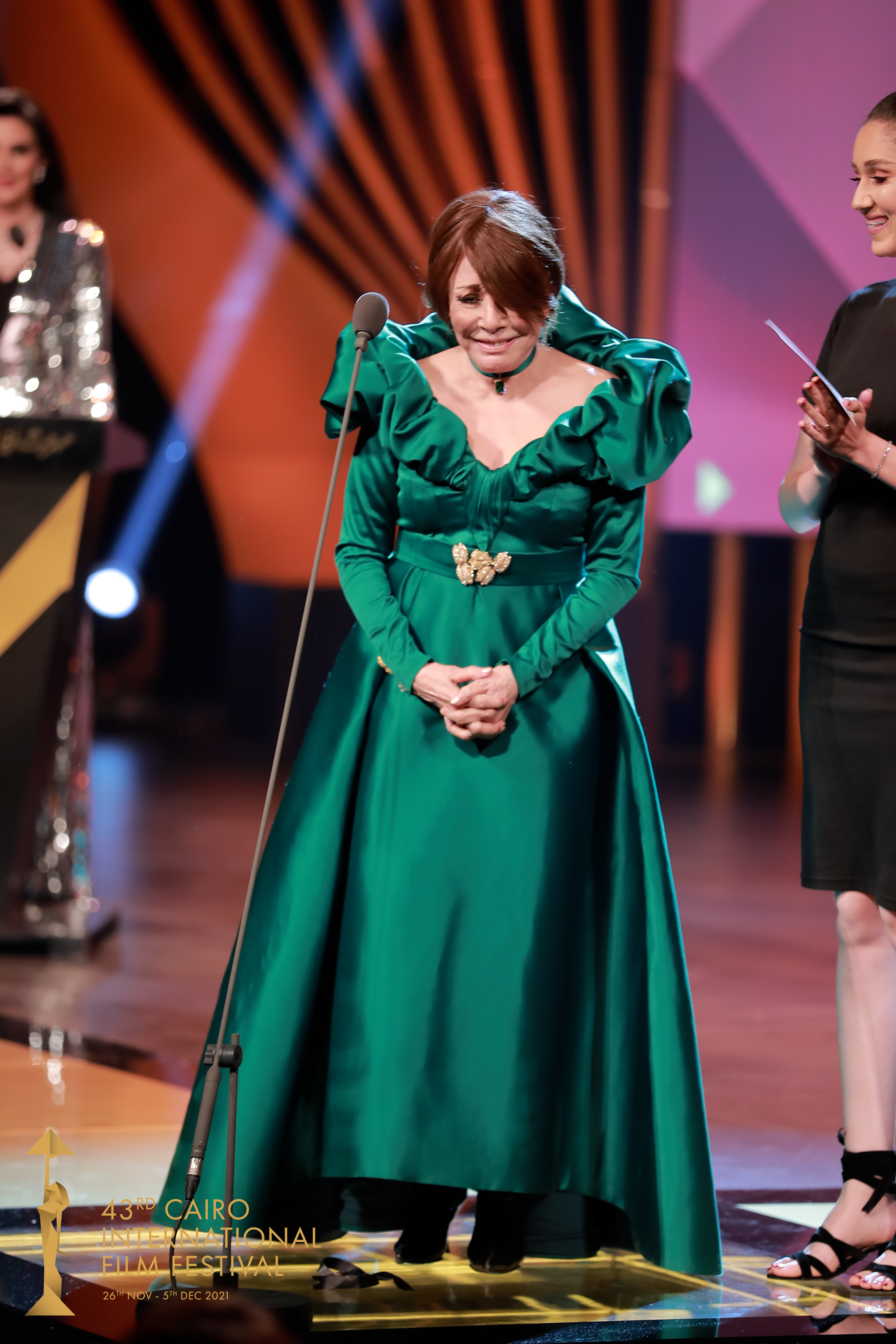 الفنانة الكبيرة لبنى عبد العزيز