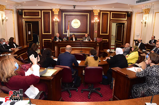 اجتماع لجنة التعليم والبحث العلمى والاتصالات بمجلس الشيوخ  (5)