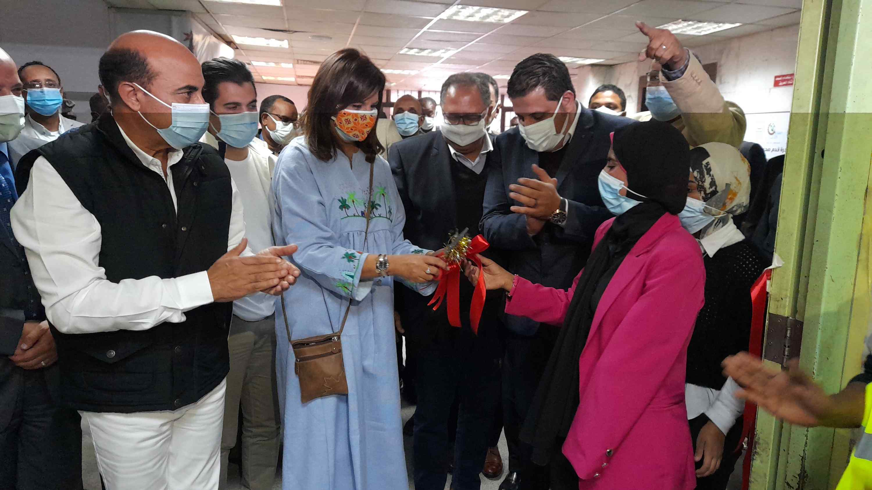 جانب من زيارة وزيرة الهجرة لمستشفى جامعة أسوان (2)