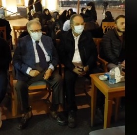 يحيى الفخراني أول الحاضرين في عزاء شقيق مجدي الهوارى  (1)